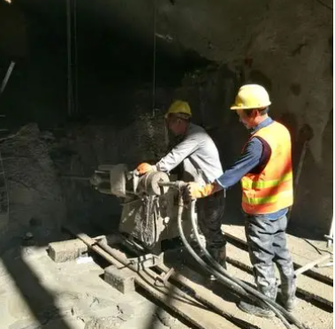 宏伟水下抗分散灌浆料特点 水下不分散注浆料介绍